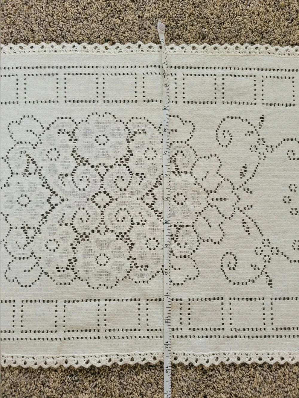 Vintage table runner / vintage dresser scarf